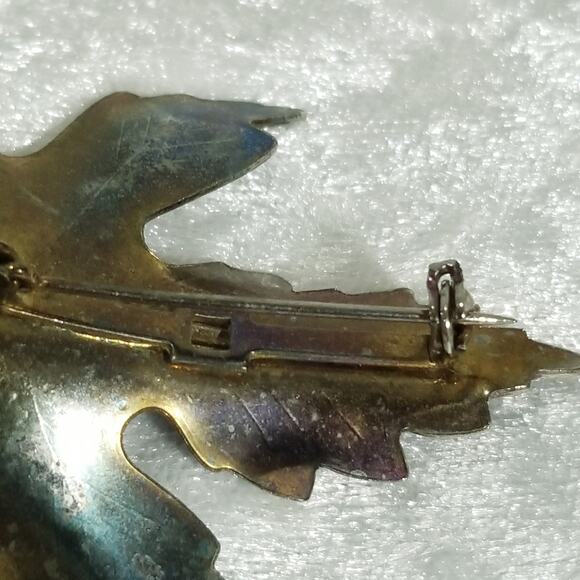 Vintage maple leaf brooch 2 1/2" x 1 3/4"  1.1503 - Picture 6 of 8